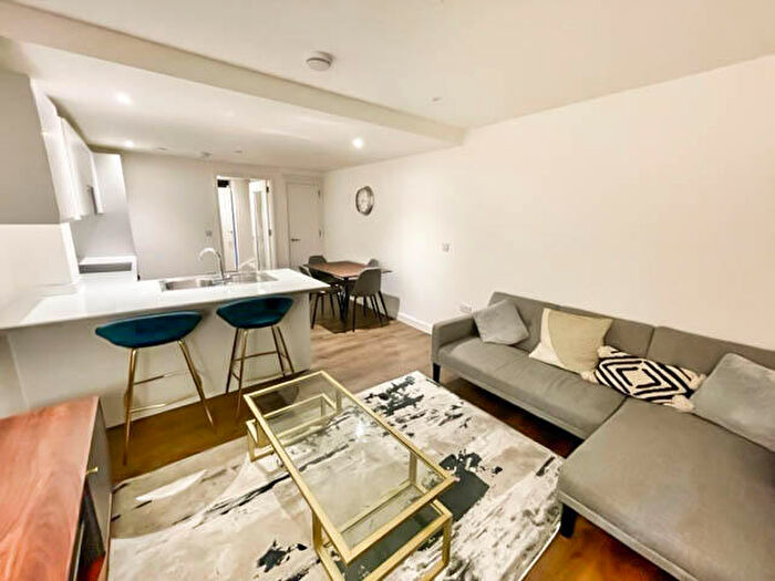 2 Bedroom Town House To Rent In Naples Street, Manchester, M4