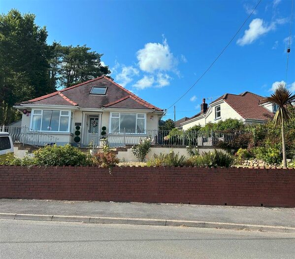 4 Bedroom Detached Bungalow For Sale In Ferry Road, Kidwelly, SA17