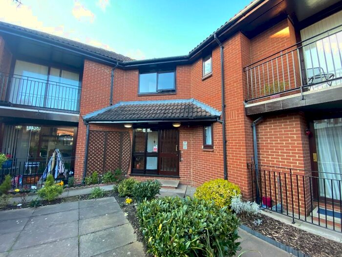 1 Bedroom Ground Flat To Rent In Garden Court Broxbourne One Bedroom Ground Floor With Parking, EN10