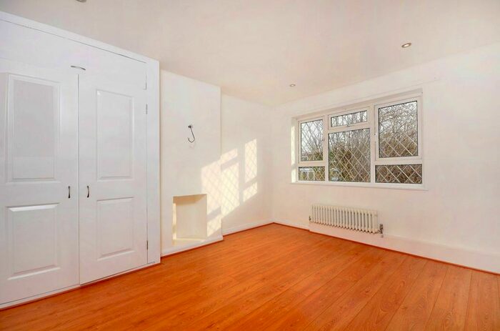 2 Bedroom Bungalow To Rent In Haven Close, Wimbledon Village, London, SW19