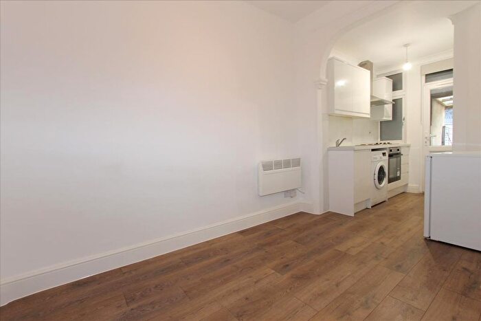 Studio To Rent In Victoria Road, London, N18