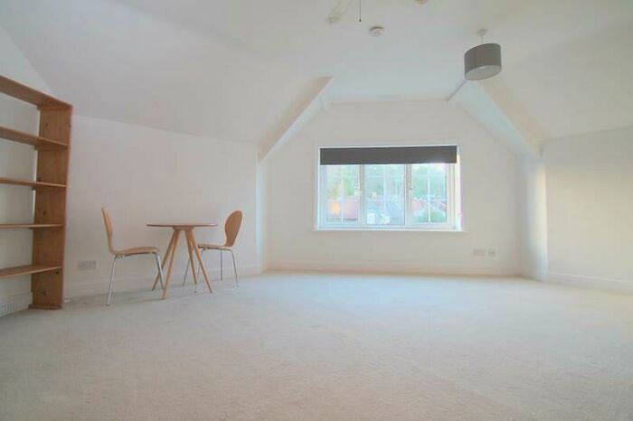 Studio To Rent In Caterham Valley, CR3