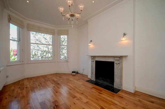 2 Bedroom Flat To Rent In Netherwood Road, Brook Green, London, W14