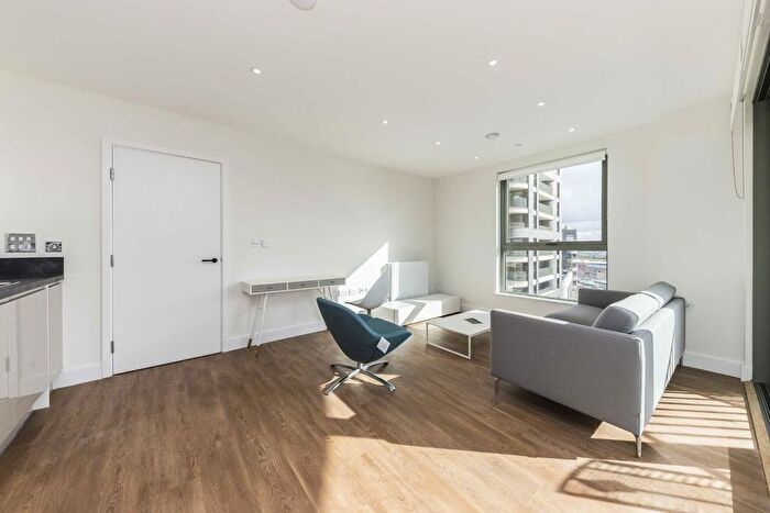 2 Bedroom Flat To Rent In Union Way, Old Oak Common, NW10