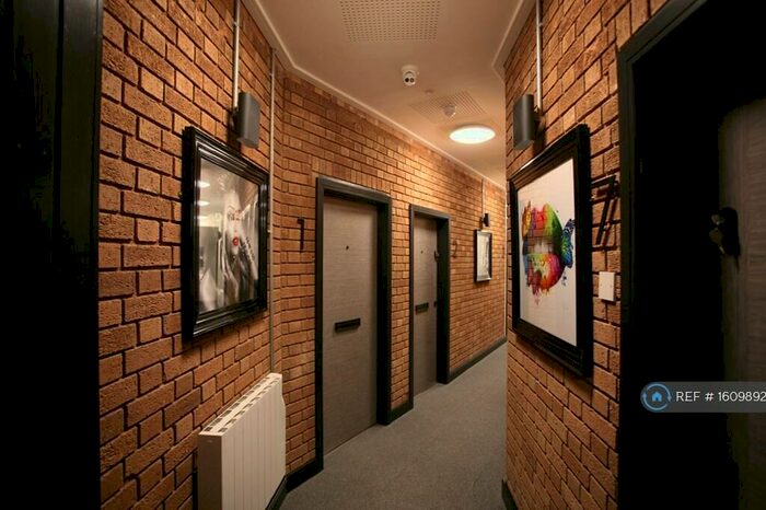 1 Bedroom Flat To Rent In Stanford House, Stourbridge, DY8