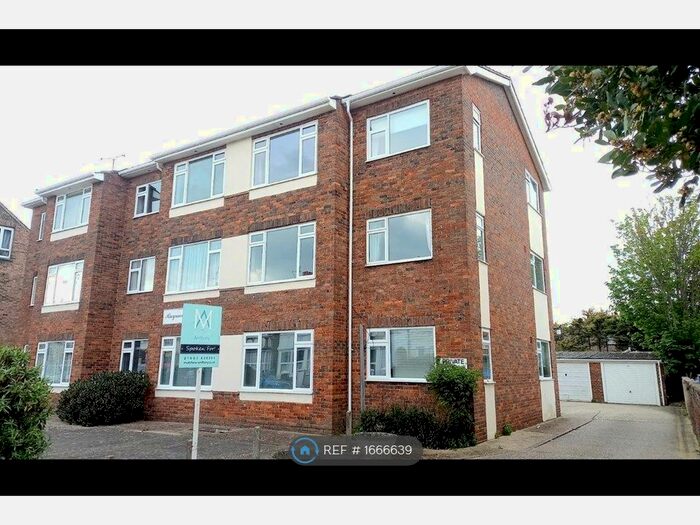 1 Bedroom Flat To Rent In Raymede House, Worthing, BN11