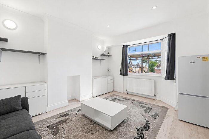 2 Bedroom Maisonette For Sale In Elmcroft Close, Feltham, Middlesex, TW14