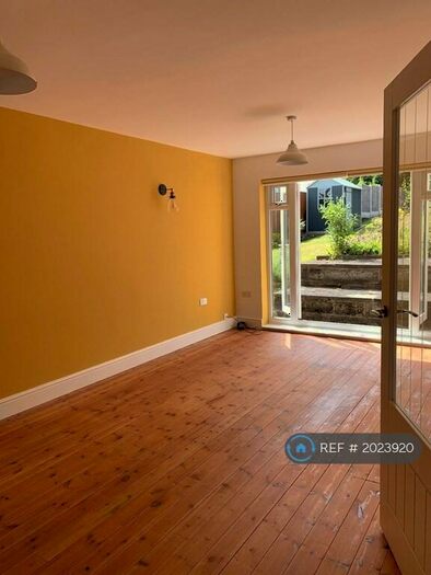 2 Bedroom Maisonette To Rent In Churchmoor Court, Nottingham, NG5