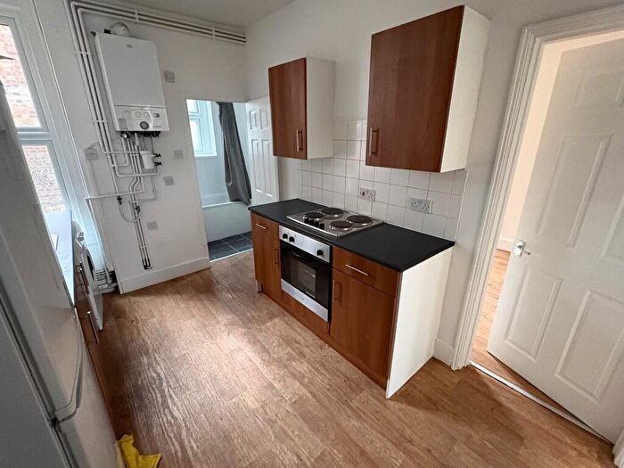 1 Bedroom Flat To Rent In Temple Dwellings, Temple Street, London, E2