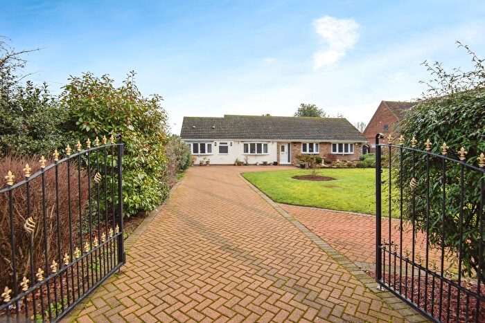 4 Bedroom Detached Bungalow For Sale In Newark Road, Laughterton, Lincoln, LN1