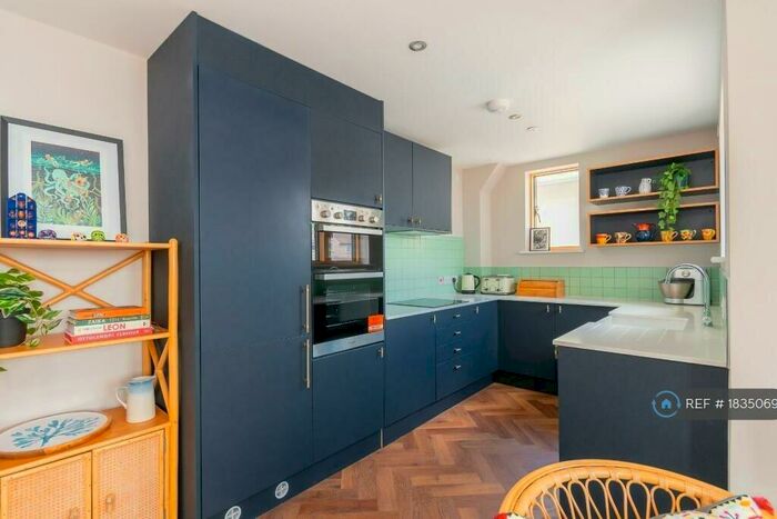 2 Bedroom Flat To Rent In Water Lillies, Bristol, BS11