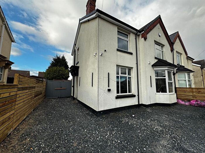 3 Bedroom Semi-Detached House To Rent In Wolverhampton Road West, Walsall, WS2