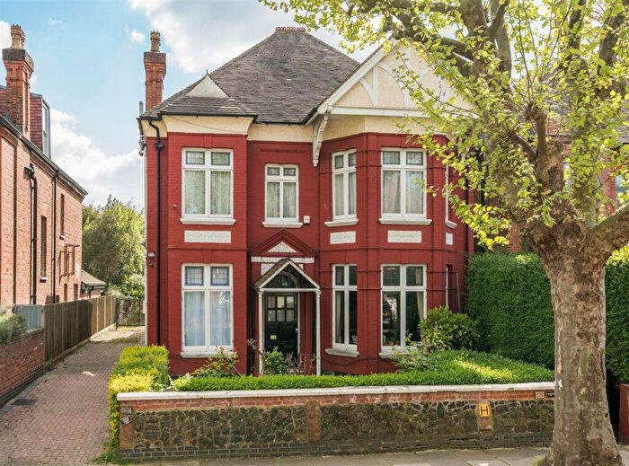 3 Bedroom Apartment For Sale In Dartmouth Road, London, NW2