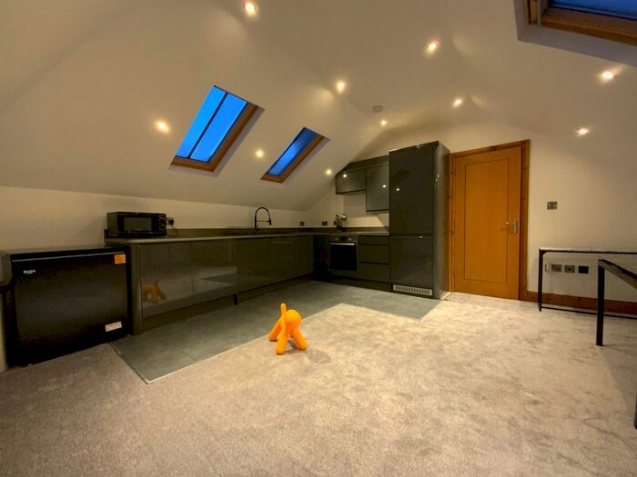 1 Bedroom Flat To Rent In High Street, Chesham, HP5