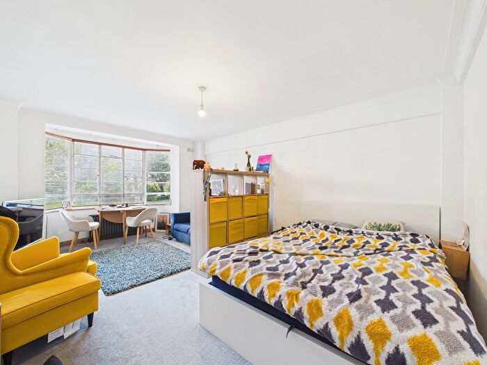 Studio To Rent In Furze Hill, Hove, BN3