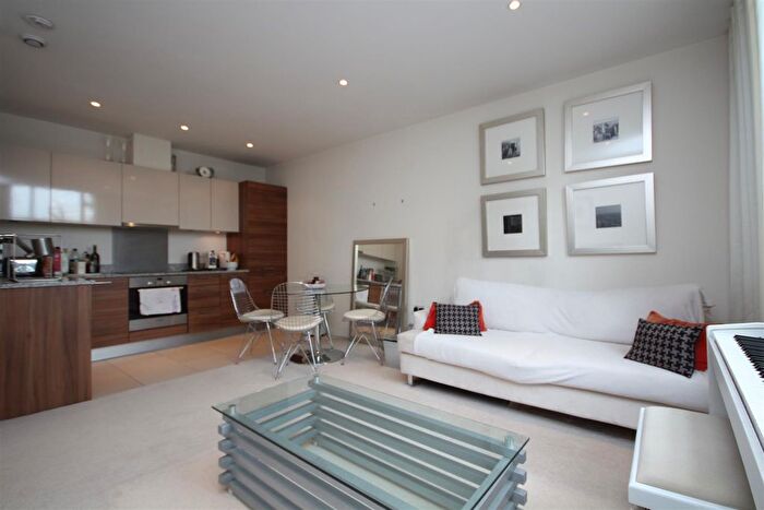 1 Bedroom Flat To Rent In Bromyard House, Bromyard Avenue, W3