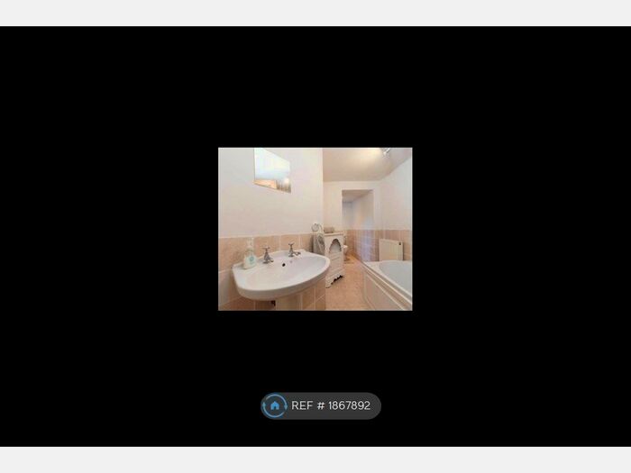 3 Bedroom Flat To Rent In Park Drive, Harrogate, HG2