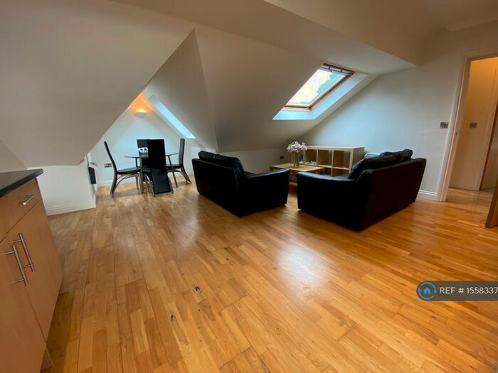 2 Bedroom Flat To Rent In Hillside House, Leeds, LS6