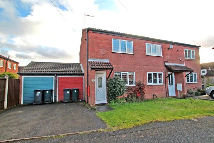 2 Bedroom Town House To Rent In Oulton Close, Arnold, Nottingham, NG5