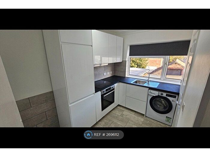 1 Bedroom Maisonette To Rent In Luton High Street, Chatham, ME5