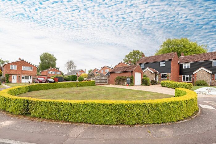 4 Bedroom Link Detached House For Sale In Kensington Close, Saxlingham Nethergate, NR15