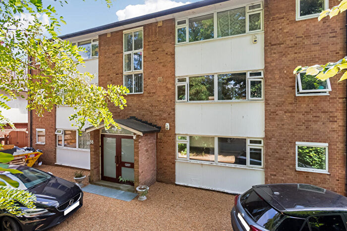 2 Bedroom Apartment To Rent In Oakcroft Road, London, SE13