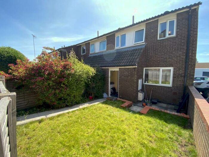 3 Bedroom House To Rent In Knightstone Heights, Frome, Somerset, BA11