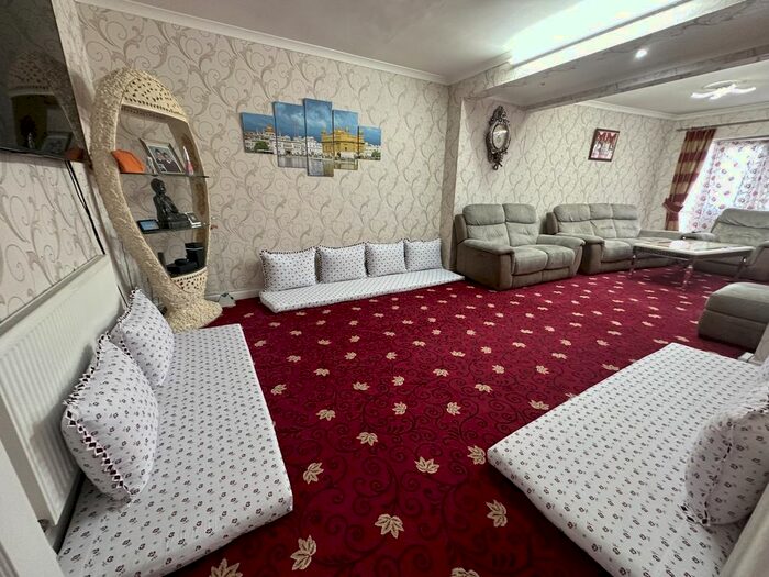 4 Bedroom Semi-Detached House To Rent In Sutton Lane, Hounslow, TW3