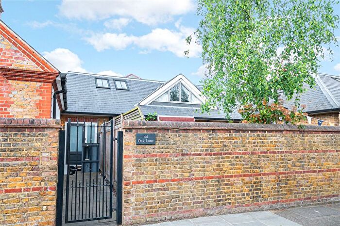 2 Bedroom Maisonette For Sale In Oak Lane, Twickenham, TW1