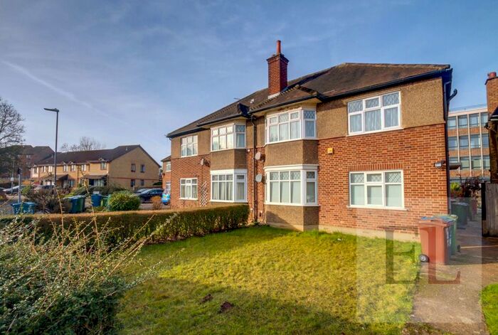 2 Bedroom Maisonette To Rent In Beechcroft Avenue, Harrow, Greater London, HA2