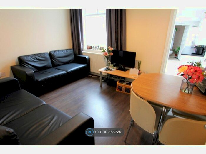 3 Bedroom Terraced House To Rent In Blenheim Gardens, Reading, RG1