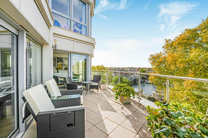 3 Bedroom Flat For Sale In Kingston Riverside, Kingston Upon Thames, KT2