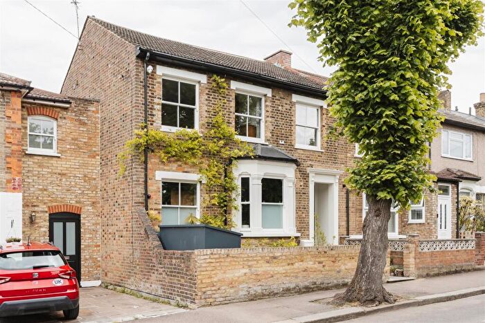 4 Bedroom House For Sale In Grosvenor Park Road, Walthamstow, E17