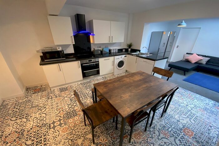 6 Bedroom Semi-Detached House To Rent In Boundary Road, Beeston, Nottingham, NG9