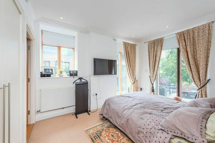 2 Bedroom Flat To Rent In Dean Ryle Street, Westminster, London, SW1P