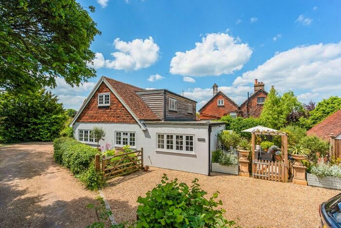 3 Bedroom Semi-Detached House To Rent In Mark Cross, Crowborough, TN6