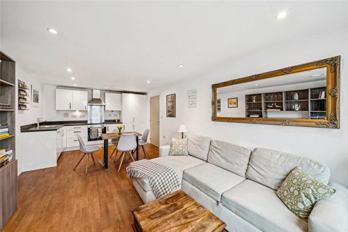 1 Bedroom Flat For Sale In Garratt Lane, SW18