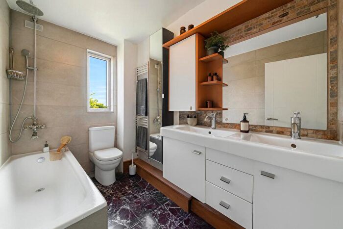 2 Bedroom Apartment To Rent In Antrim Grove, Belsize Park, NW3