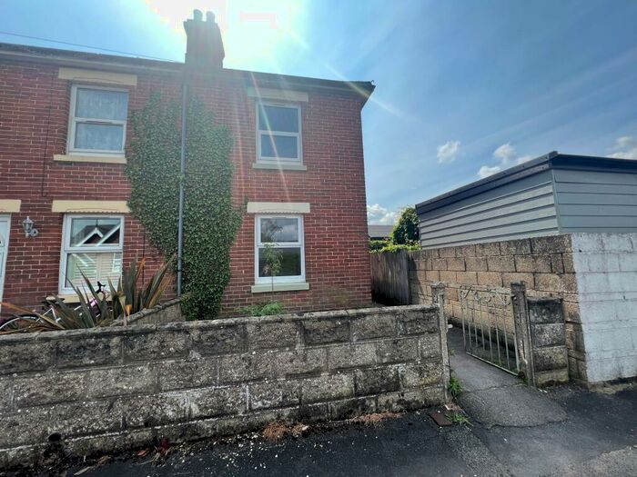 2 Bedroom House To Rent In School Road, Eling, SO40