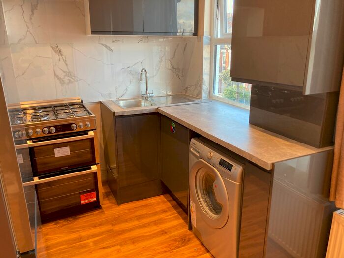 2 Bedroom Flat To Rent In Very Near Mill Hill Road, Acton Town Area, W3