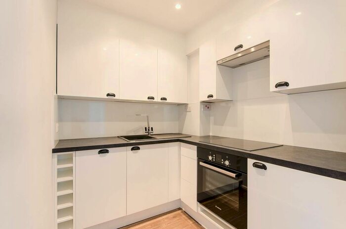 2 Bedroom Flat To Rent In West Hill Road, Southfields, London, SW18