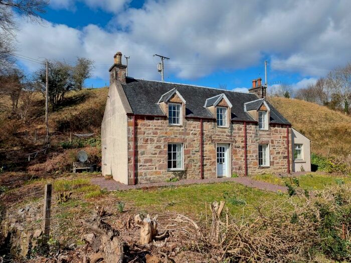 3 Bedroom Detached House For Sale In Bridge Villa, Church Street