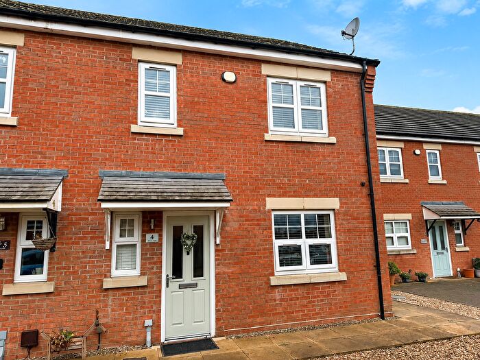 3 Bedroom Semi-Detached House To Rent In Hickory Court, Pontefract, WF8