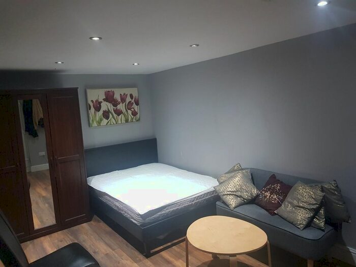 Studio To Rent In Balfour Road, Ilford, IG1