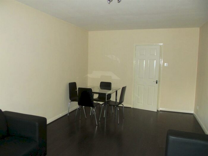 2 Bedroom Flat To Rent In Saint James Road Stratford, E15
