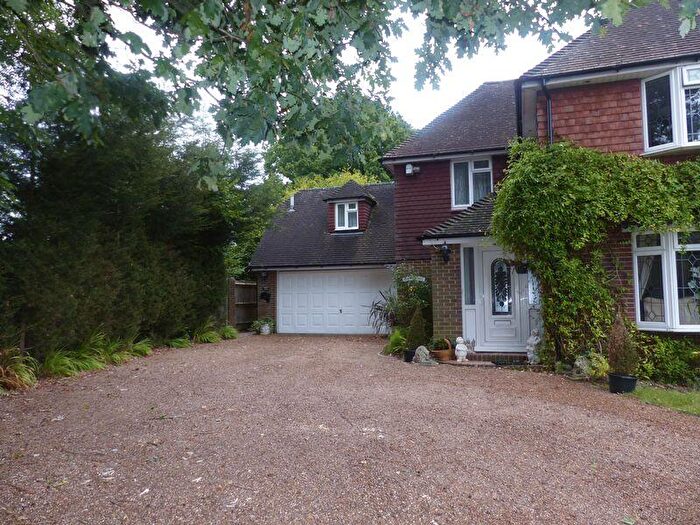 Flat To Rent In Farthings Hill, Horsham, RH12
