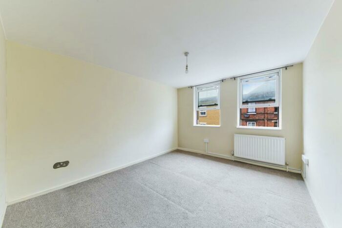 3 Bedroom Apartment To Rent In Drummond Street, Euston, London, NW1