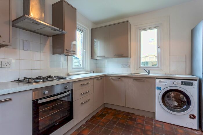 2 Bedroom Flat To Rent In Cedar Grove, London, W5