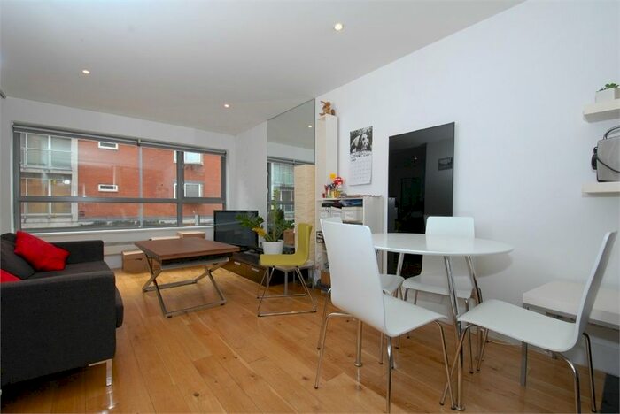1 Bedroom Flat To Rent In Madison Apartments, - Long Lane, Borough, London, SE1