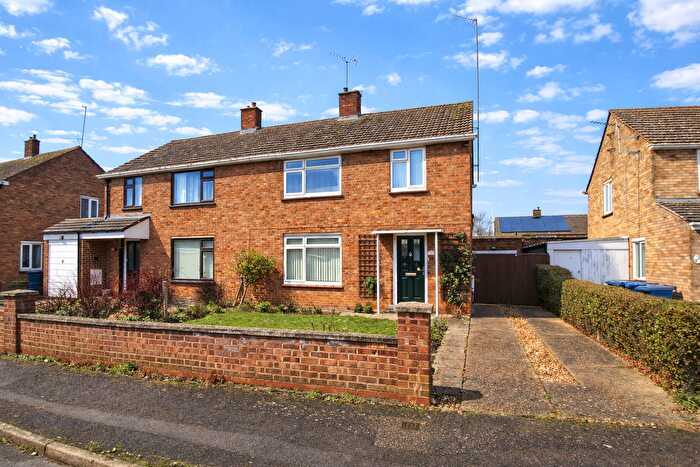 3 Bedroom Semi Detached House For Sale In Gunning Way, Cambridge, CB4